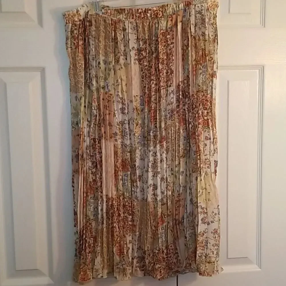 Bonjour floral pleated